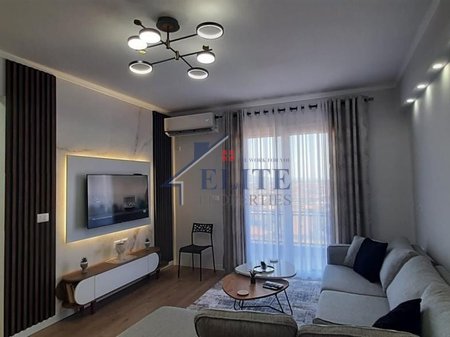 Kamëz, apartament 2+1 në shitje