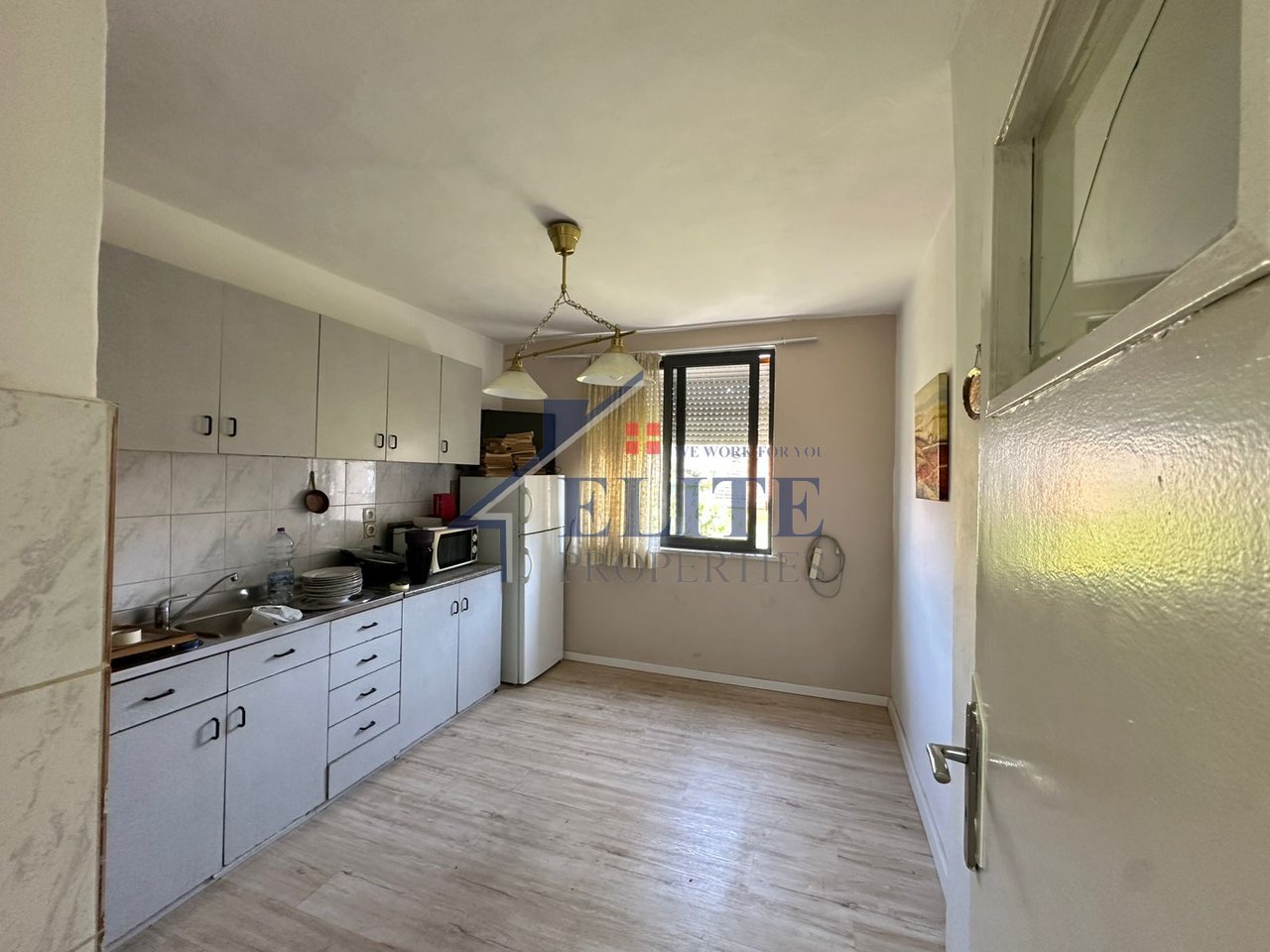 Kafe Flora, apartament 2+1 në shitje