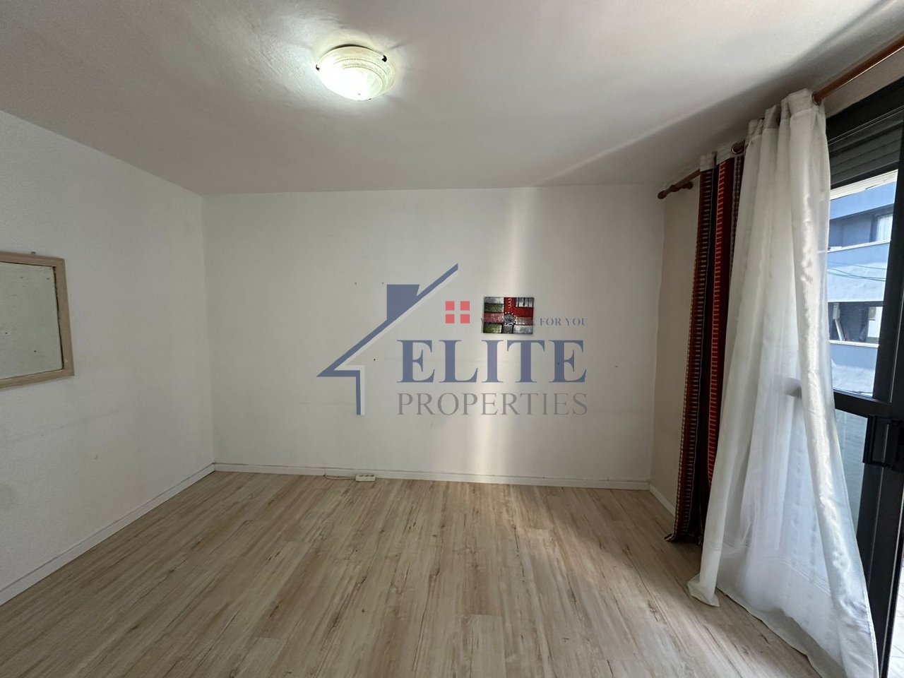 Kafe Flora, apartament 2+1 në shitje