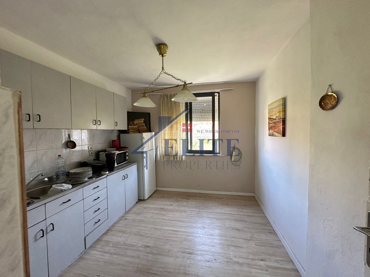 Kafe Flora, apartament 2+1 në shitje
