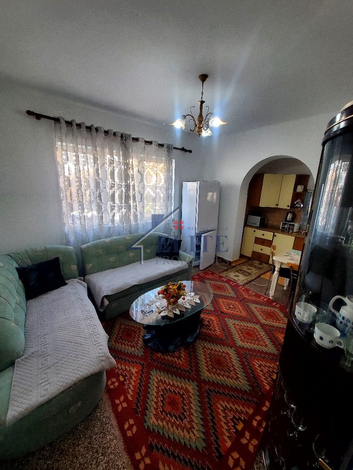Rruga Ferit Xhajko, apartament 2+1 me qira