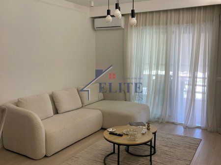 Zogu i Zi –  apartament 1+1 me qira