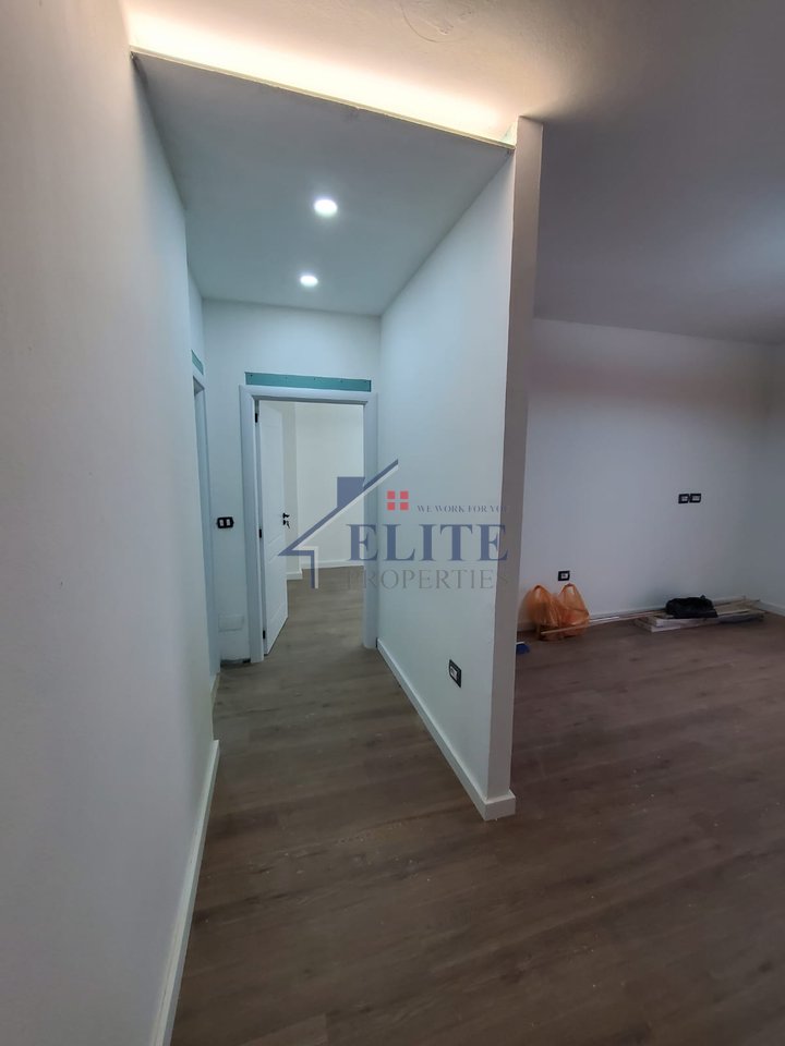 Komuna e Parisit, apartament 1+1 në shitje