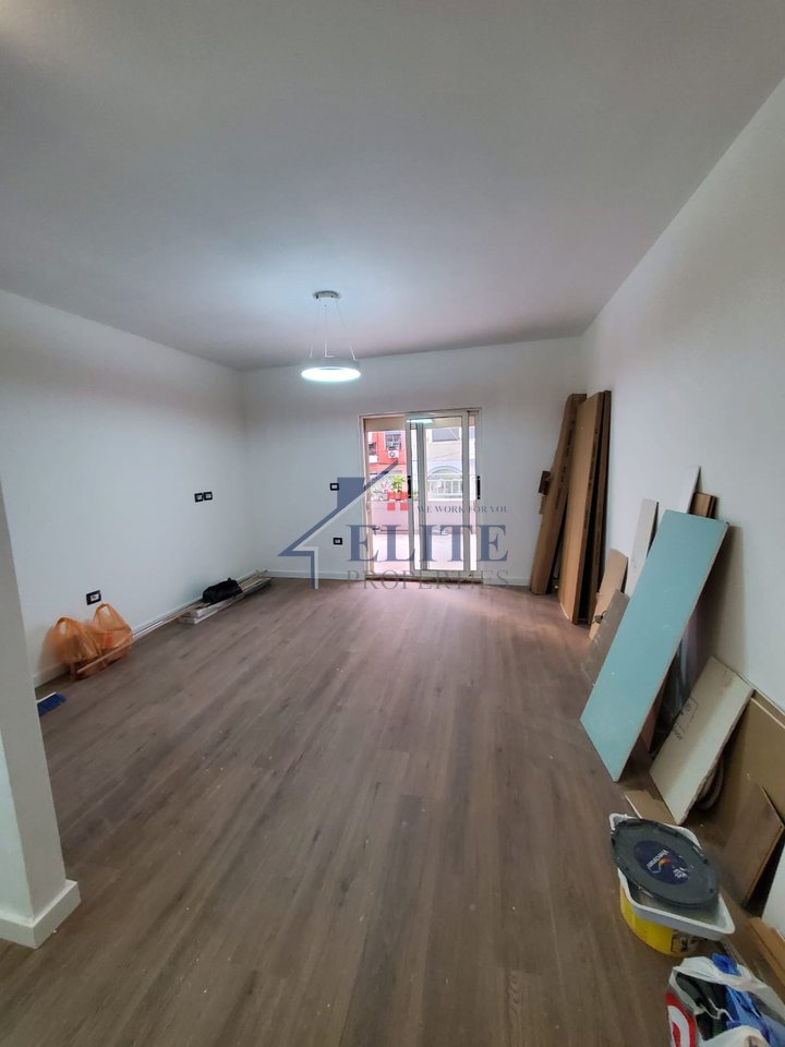 Komuna e Parisit, apartament 1+1 në shitje