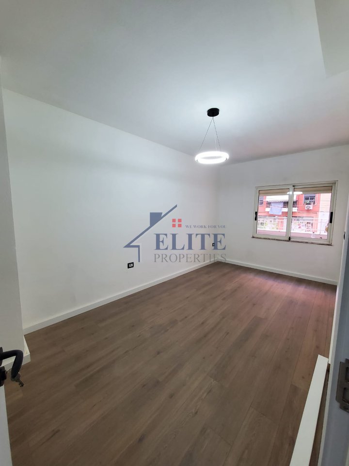 Komuna e Parisit, apartament 1+1 në shitje