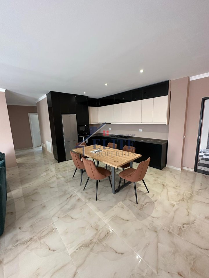 Lake Land Farkë, apartament 3+1 me qira