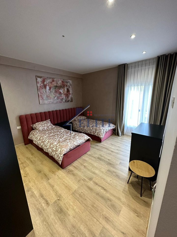 Lake Land Farkë, apartament 3+1 me qira