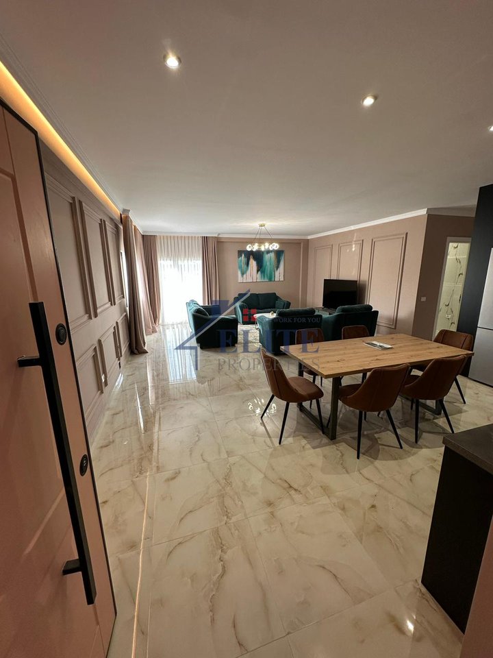 Lake Land Farkë, apartament 3+1 me qira