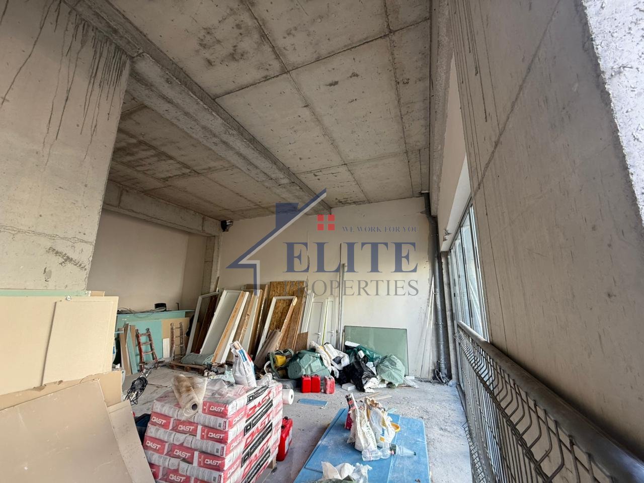 Ish Fusha e Aviacionit, dyqan me qira