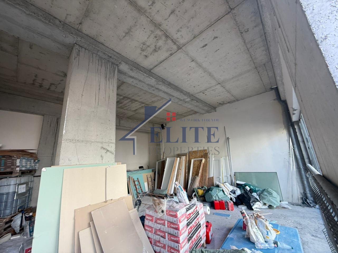 Ish Fusha e Aviacionit, dyqan me qira