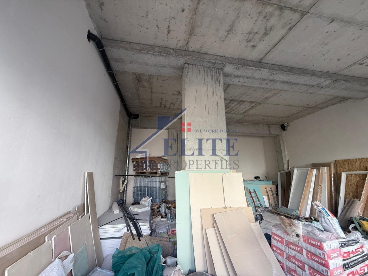 Ish Fusha e Aviacionit, dyqan me qira