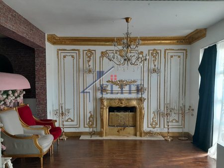 Allias – vile në shitje