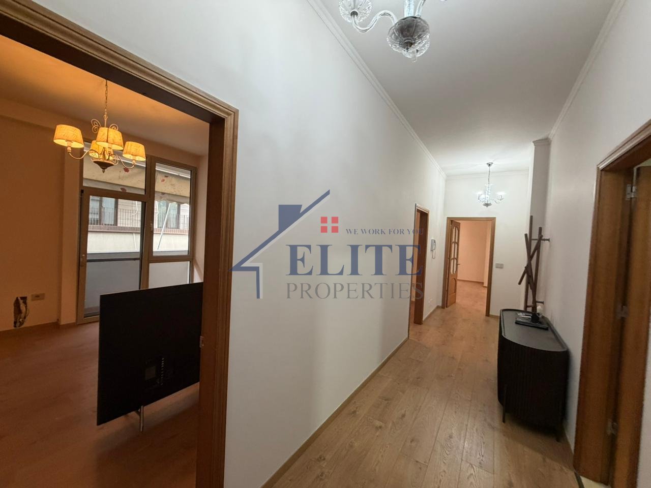 Pranë Gardës së Republikës, apartament 2+1 me qera