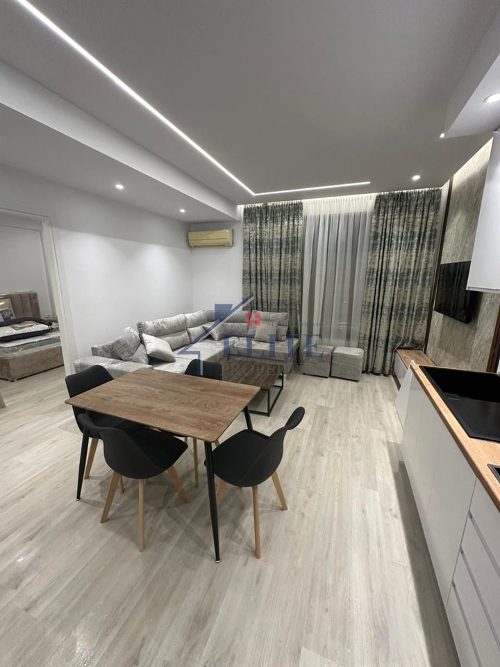 Zogu i Zi – apartament 1+1 me qira