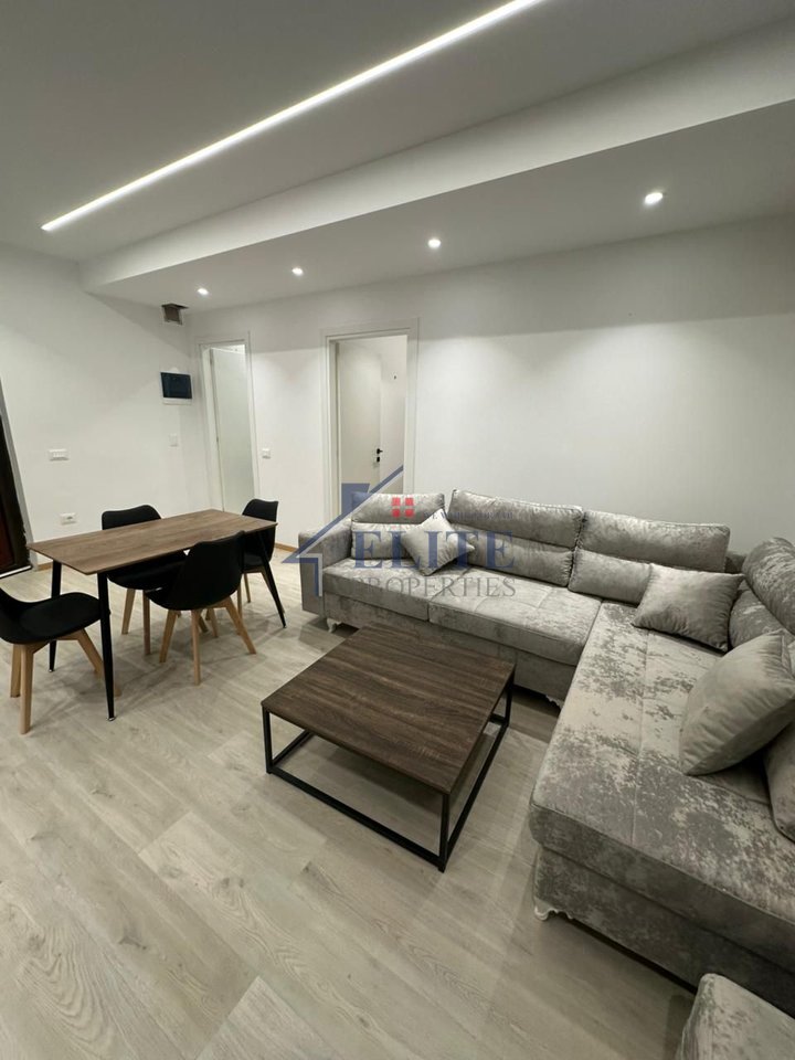 Zogu i Zi – apartament 1+1 me qira
