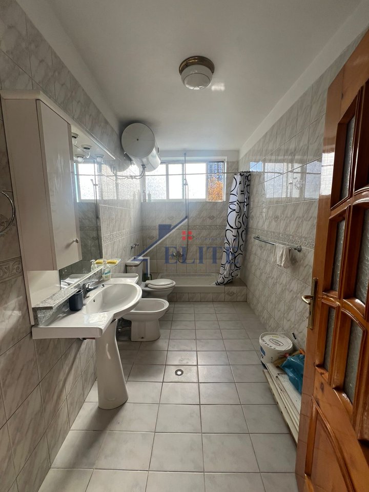 Via Myslym Shyri – appartamento 2+1 in affitto