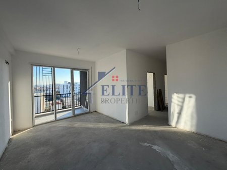 Rruga 5 Maji, apartament 2+1 në shitje