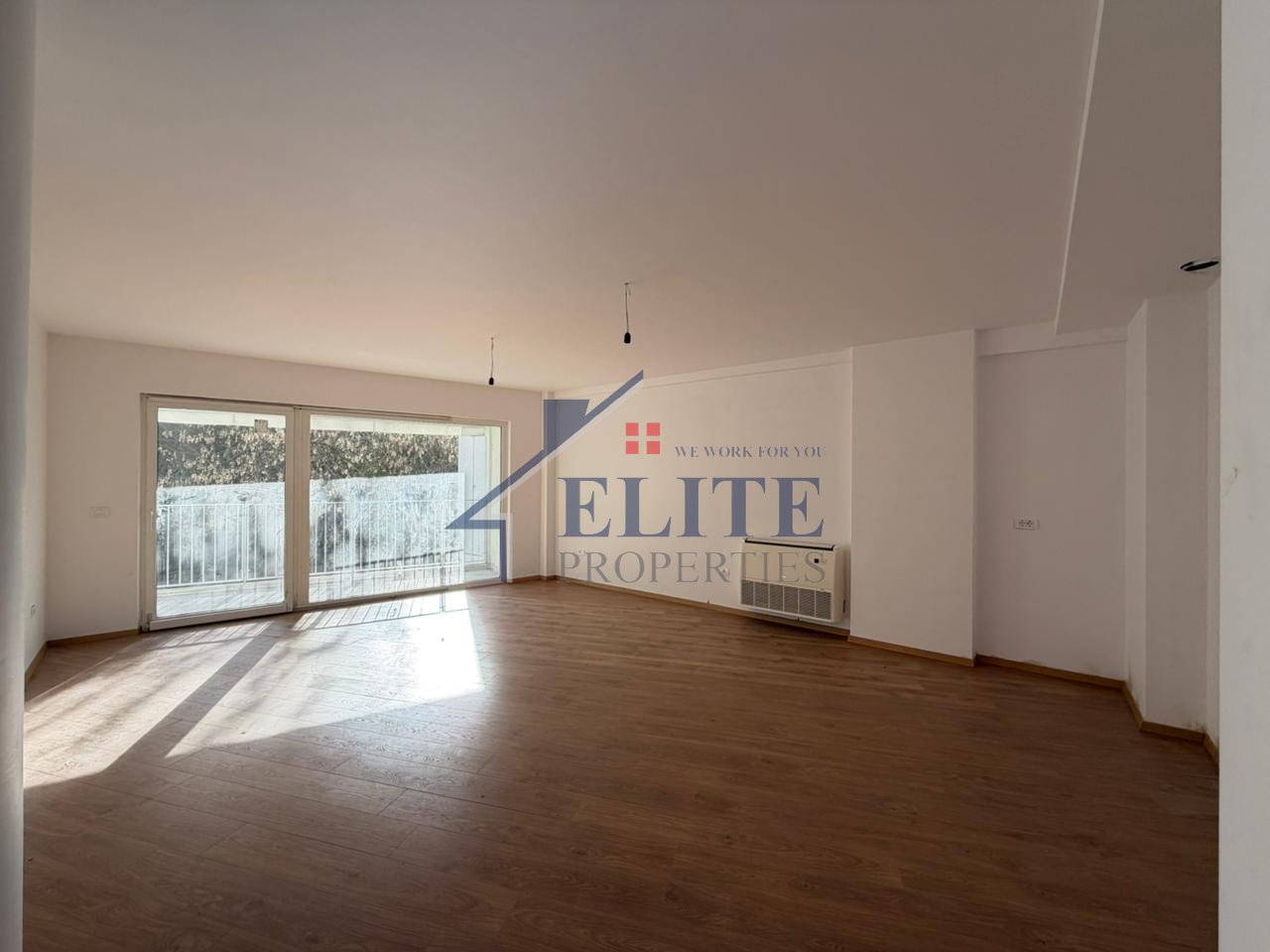 Rruga e Elbasanit pranë Lion Park,zyrë/apartament me qira