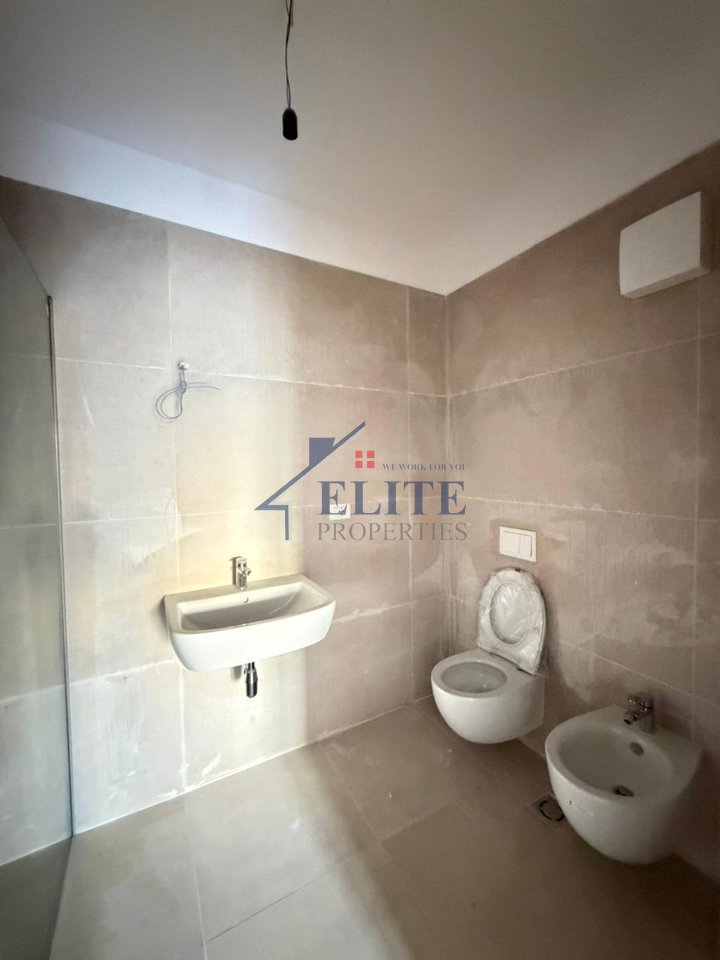 Rruga e Elbasanit pranë Lion Park,zyrë/apartament me qira