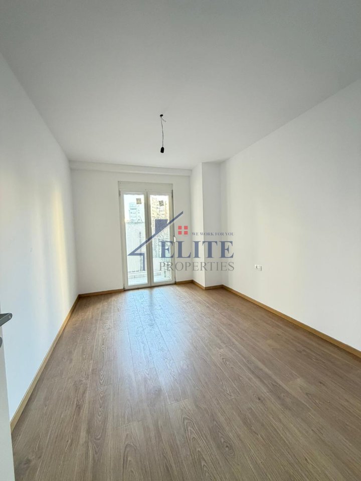 Rruga e Elbasanit pranë Lion Park,zyrë/apartament me qira