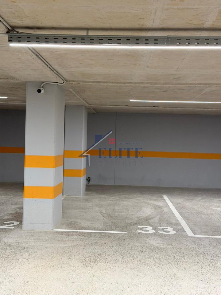 Rruga e Elbasanit pranë Lion Park,zyrë/apartament me qira