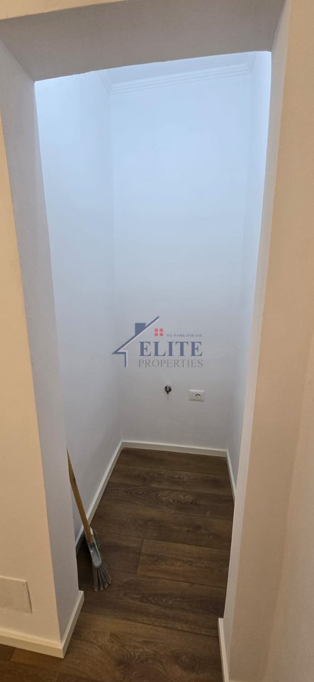 21 Dhjetori, pranë Hotel Mondial – apartament 1+1 në shitje