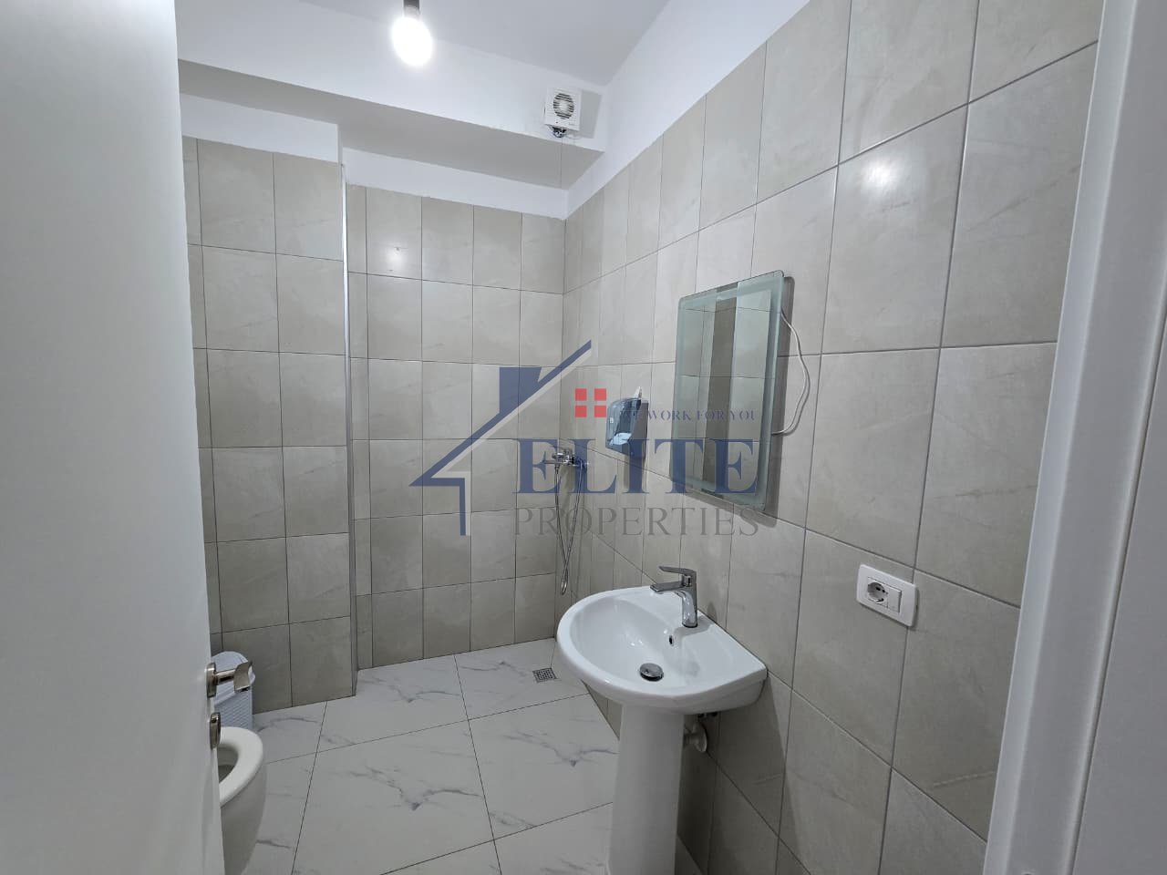 Kthesa e Kamzës, apartament 2+1 me qira