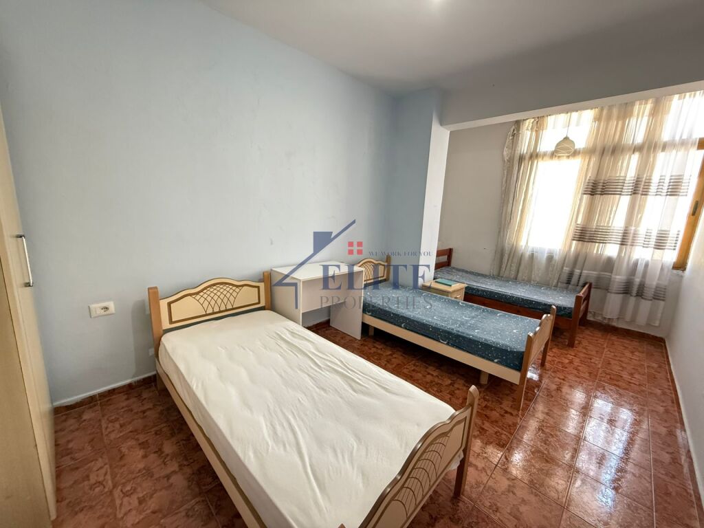 Pallatet Shallvare, apartament 2+1 me qira