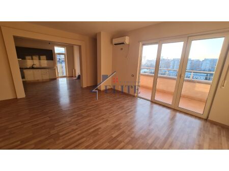 Don Bokso, apartament  3+1 me qira