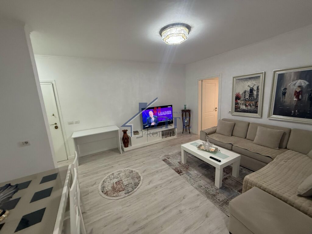 Ali Demi, apartament 1+1 ne shitje