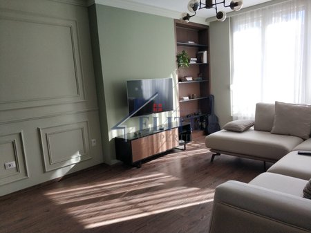 Myslym Shyri, Tiranë- Apartament 2+1 me Qira