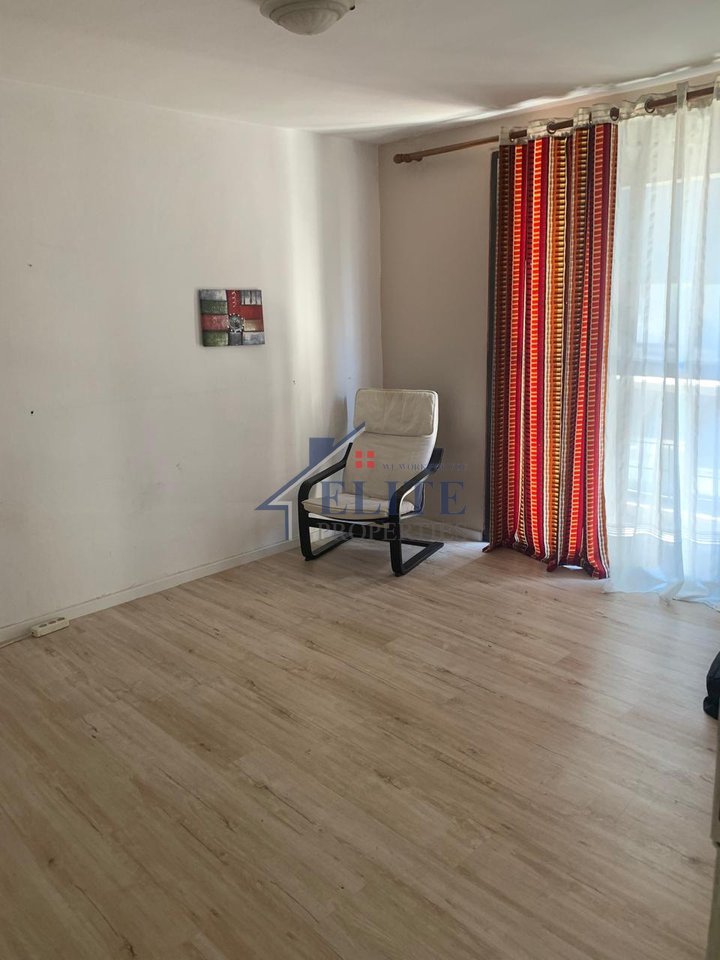 Mine Peza, apartament 2+1 me qira