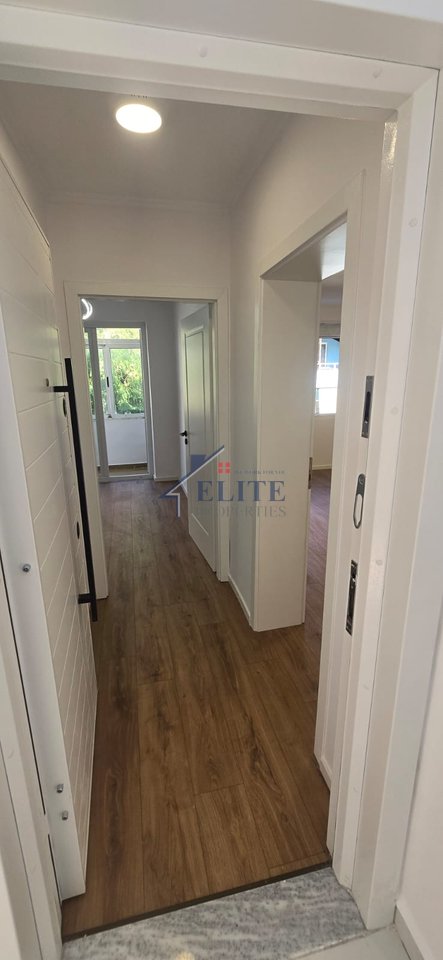 Rruga Myslym Shyri, apartament 1+1 dhe garzoniere në shitje