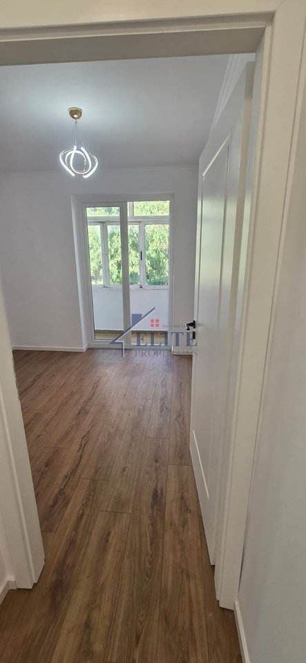Rruga Myslym Shyri, apartament 1+1 dhe garzoniere në shitje