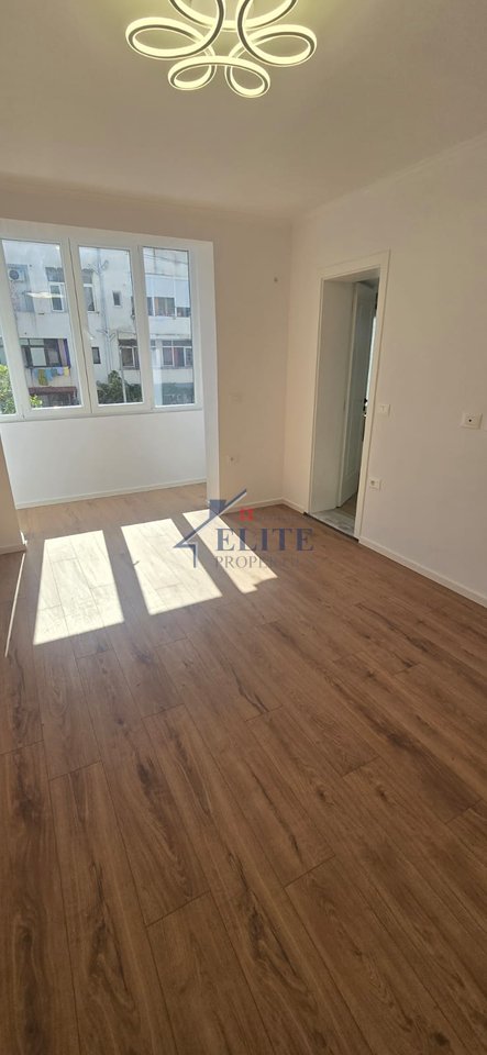 Rruga Myslym Shyri, apartament 1+1 dhe garzoniere në shitje