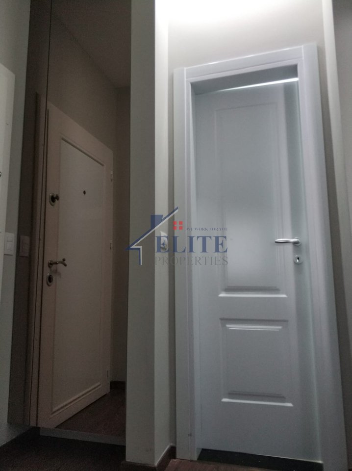 Myslym Shyri, Tiranë- Apartament 2+1 me Qira