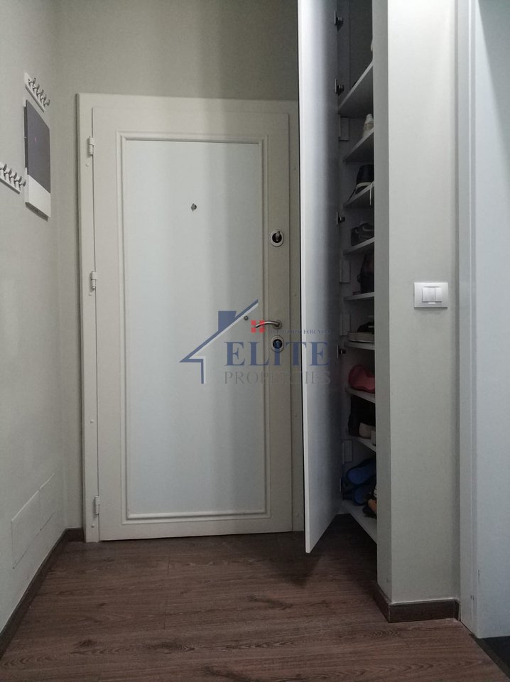 Myslym Shyri, Tiranë- Apartament 2+1 me Qira