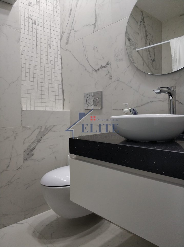 Myslym Shyri, Tiranë- Apartament 2+1 me Qira