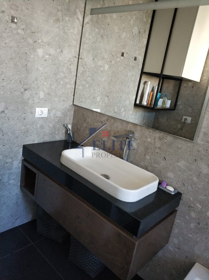 Myslym Shyri, Tiranë- Apartament 2+1 me Qira