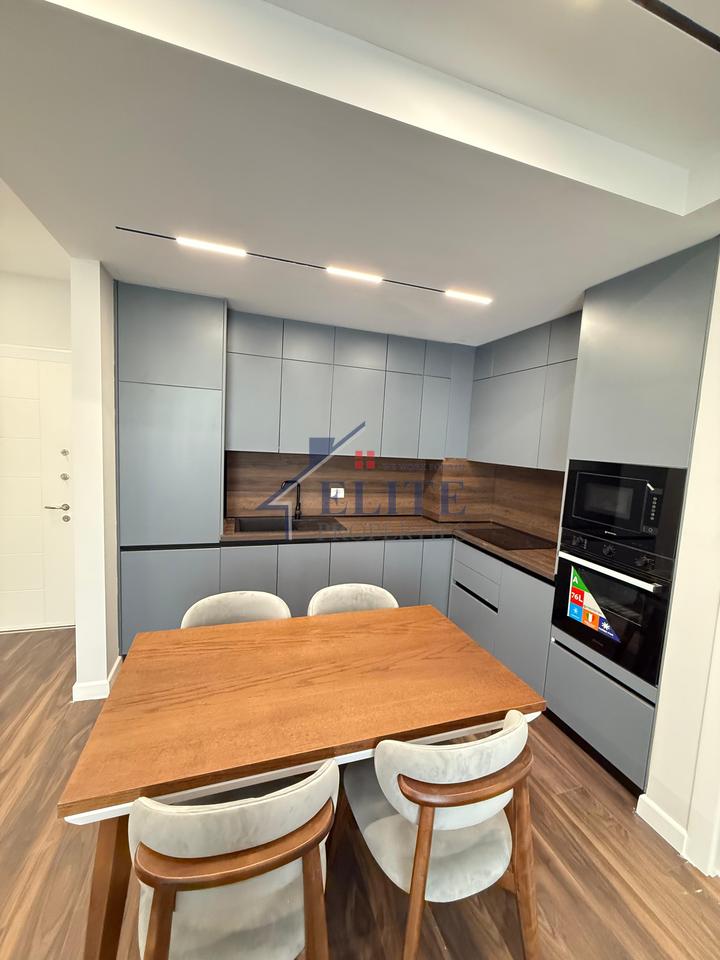 Fusha e Aviacionit–  Apartament 2+1+2 me Qira