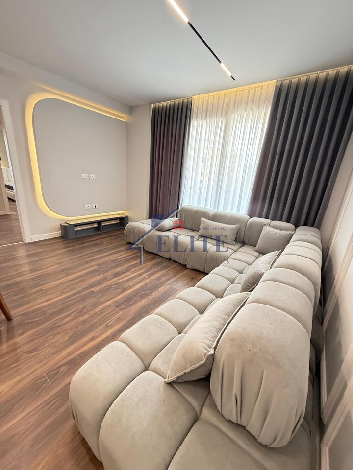 Fusha e Aviacionit–  Apartament 2+1+2 me Qira