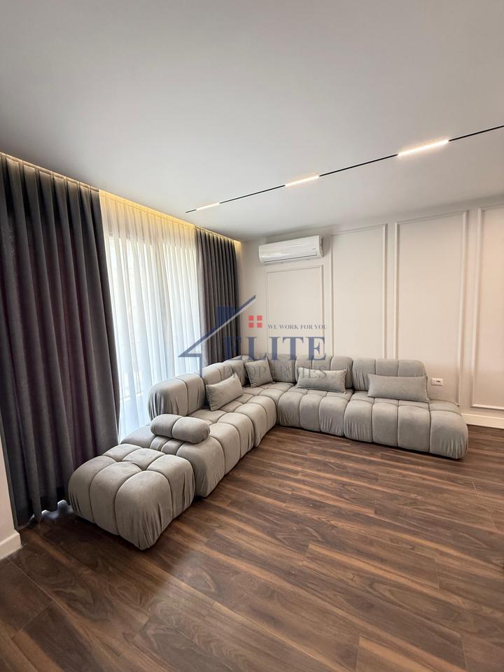 Fusha e Aviacionit–  Apartament 2+1+2 me Qira