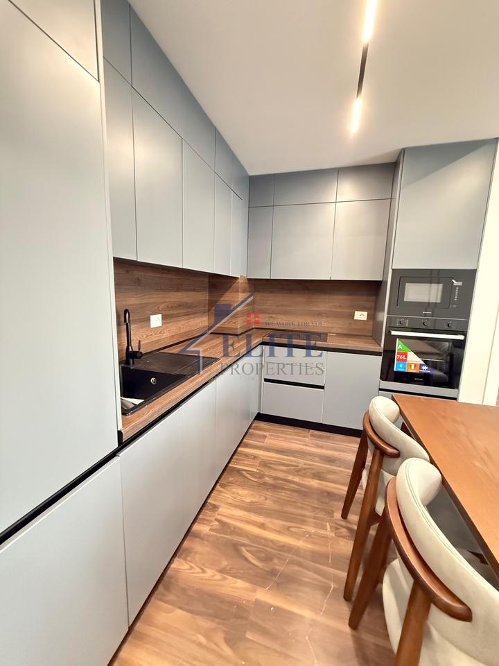 Fusha e Aviacionit–  Apartament 2+1+2 me Qira