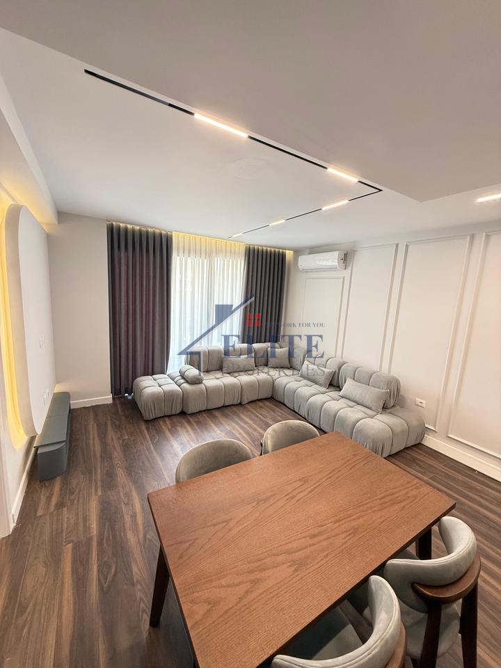 Fusha e Aviacionit–  Apartament 2+1+2 me Qira