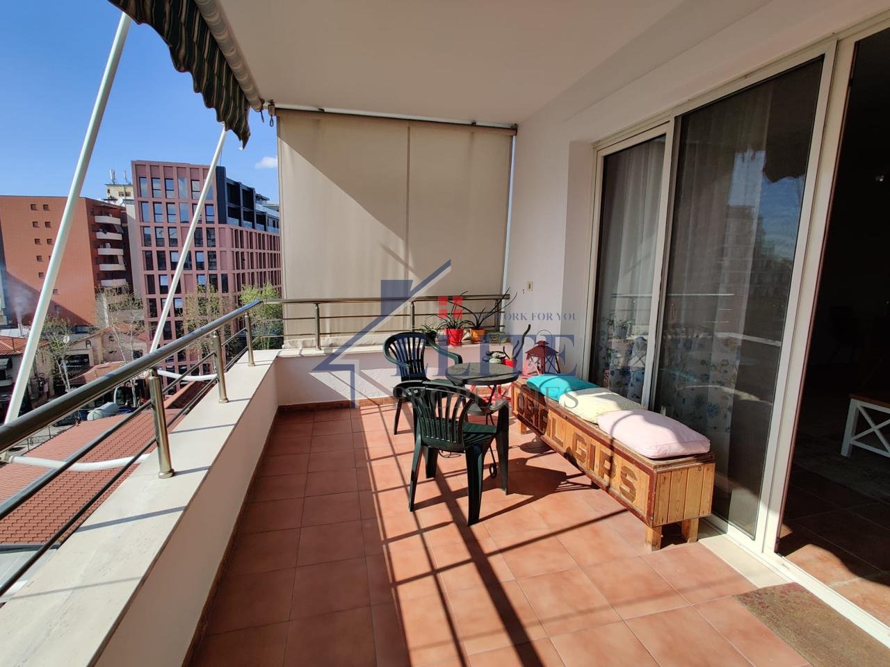 Rruga e Kavajës – Apartament 2+1 me Qira