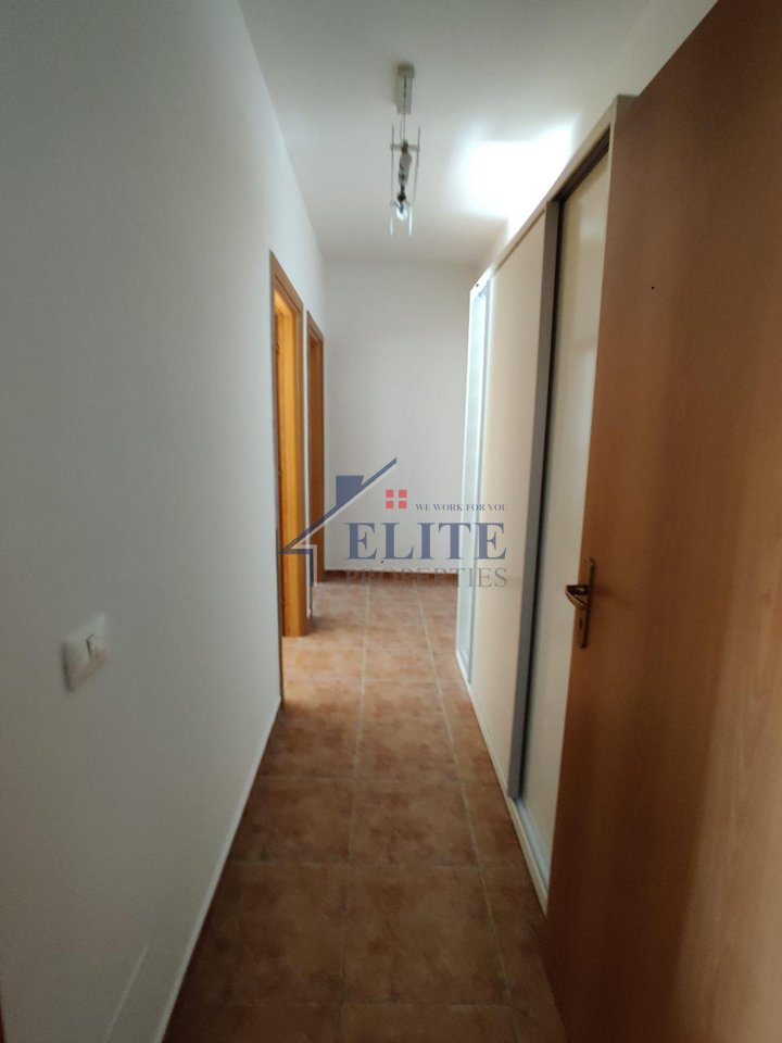 Rruga e Kavajës – Apartament 2+1 me Qira