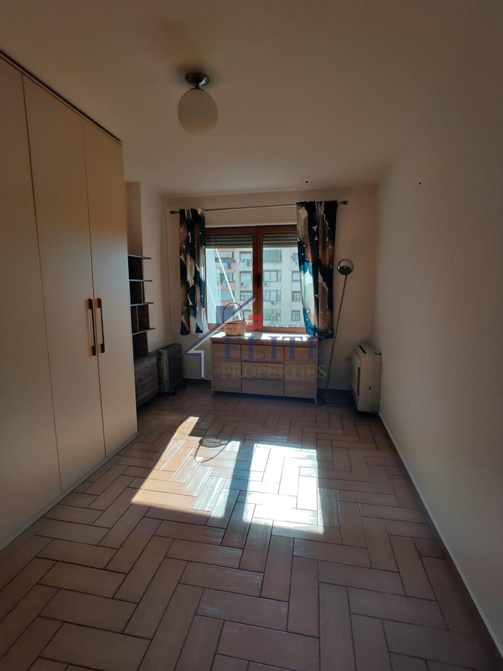 Rruga e Kavajës – Apartament 2+1 me Qira