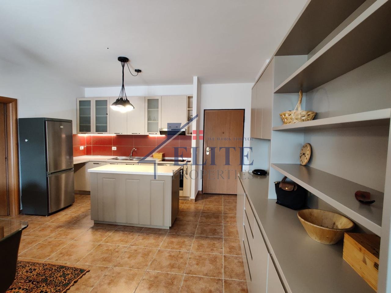 Rruga e Kavajës – Apartament 2+1 me Qira