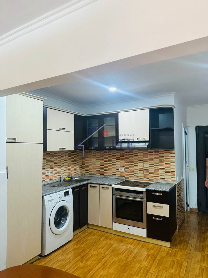 Pallatet e Arabit, Laprakë –  Apartament 1+1 i përshtatur ne shitje
