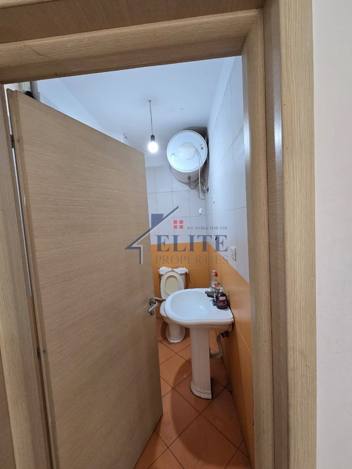 Selitë, dyqan në shitje